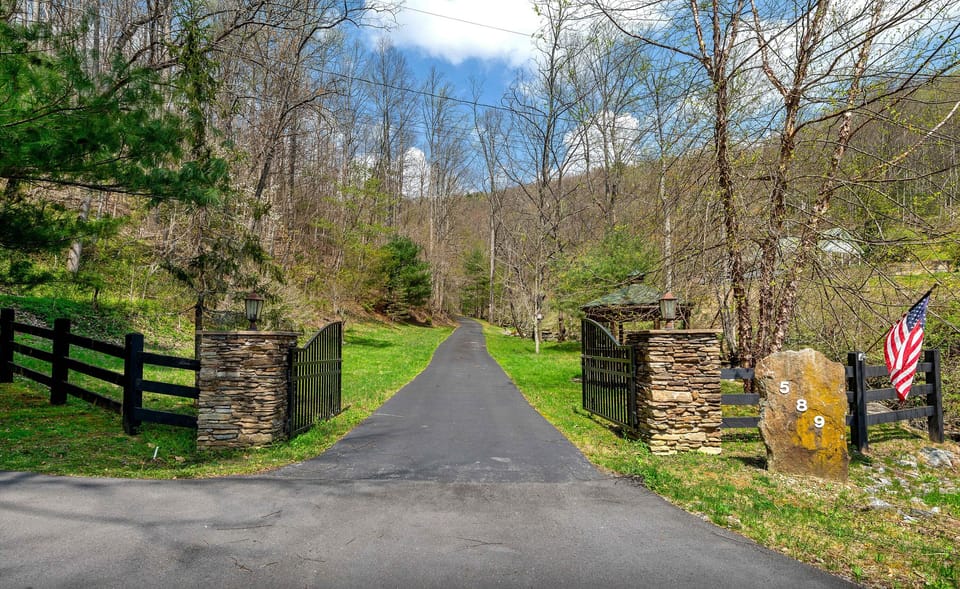 Entrance to Hidden Falls