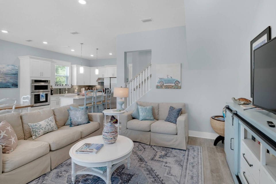 Large family room with space for everyone!