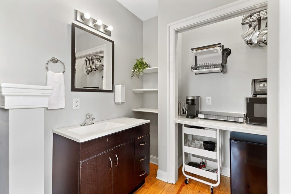 View of the kitchenette