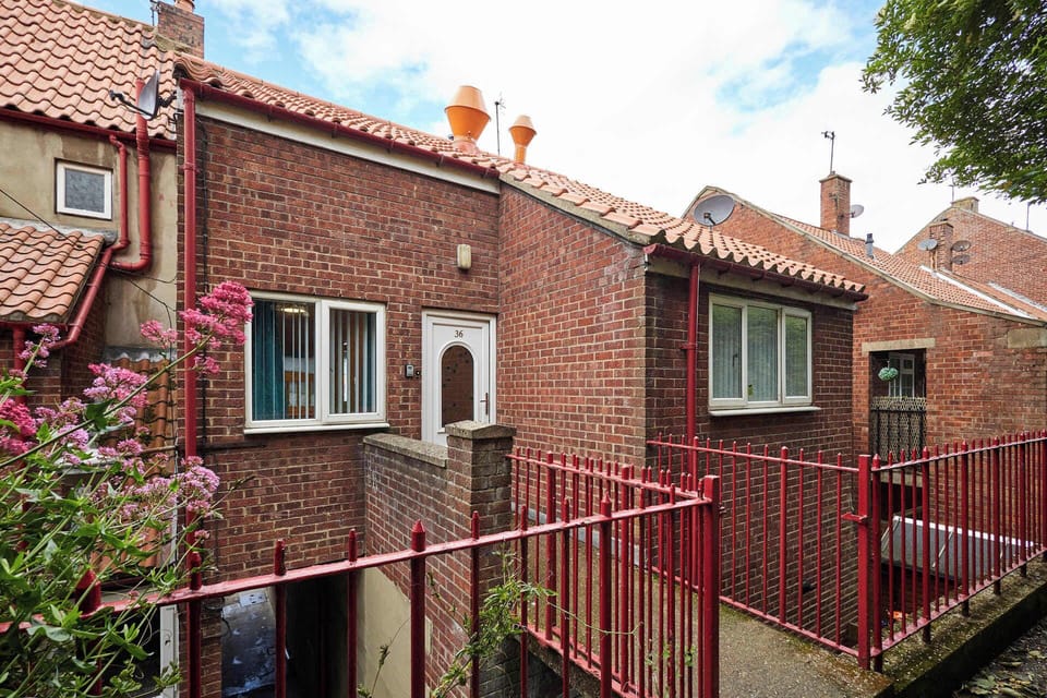 Rock Cottage, Whitby - Host & Stay