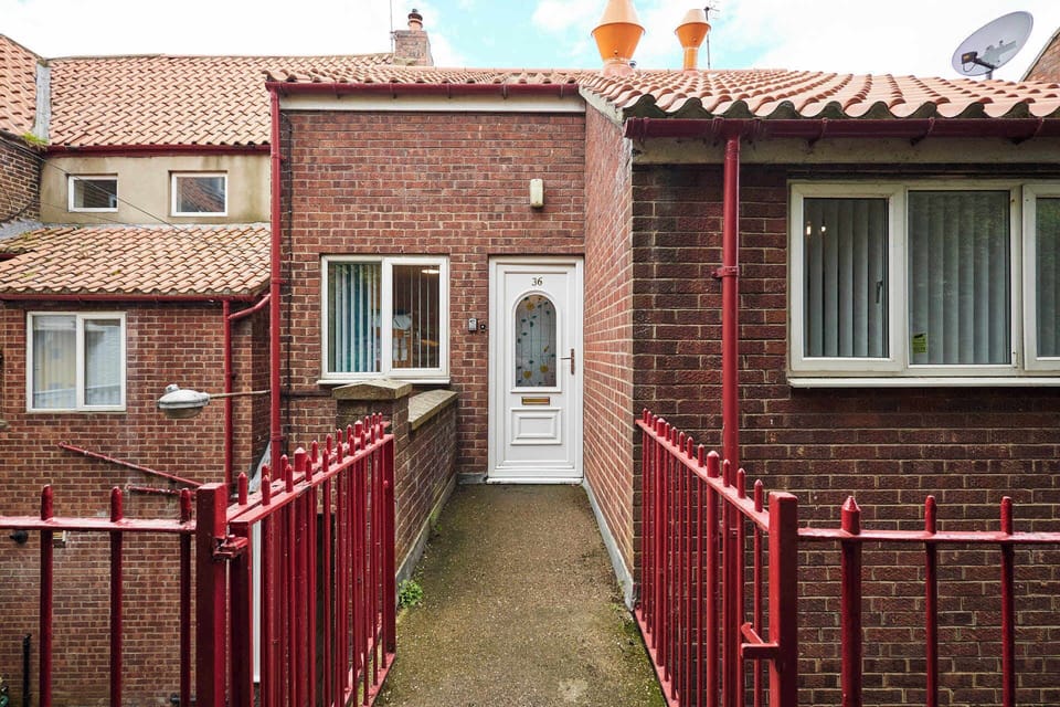 Rock Cottage, Whitby - Host & Stay