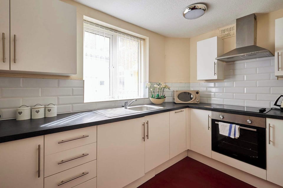 Cobblers Cottage, Whitby - Host & Stay