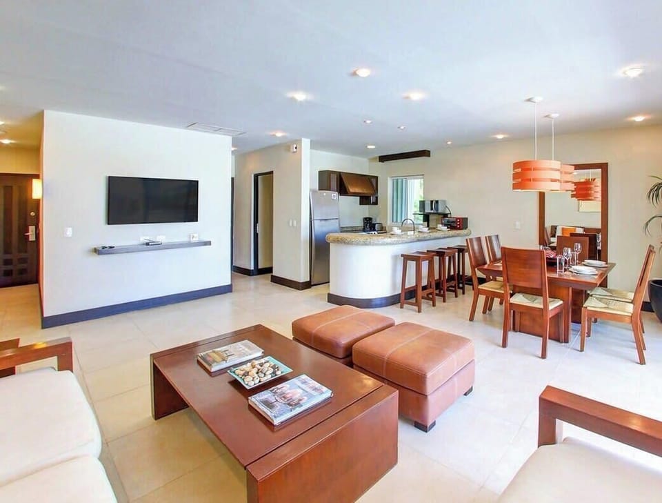 Great space to relax with your vacation crew!