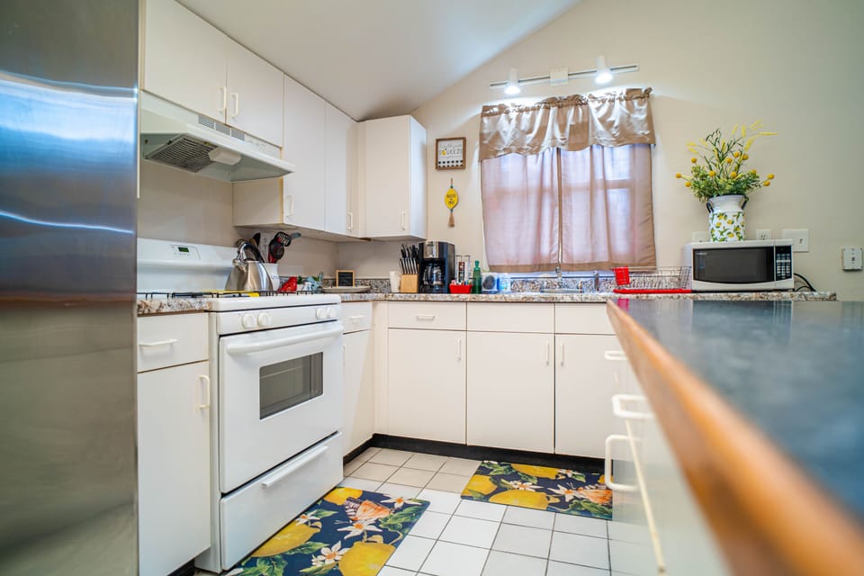 Kitchen - full stocked pantry