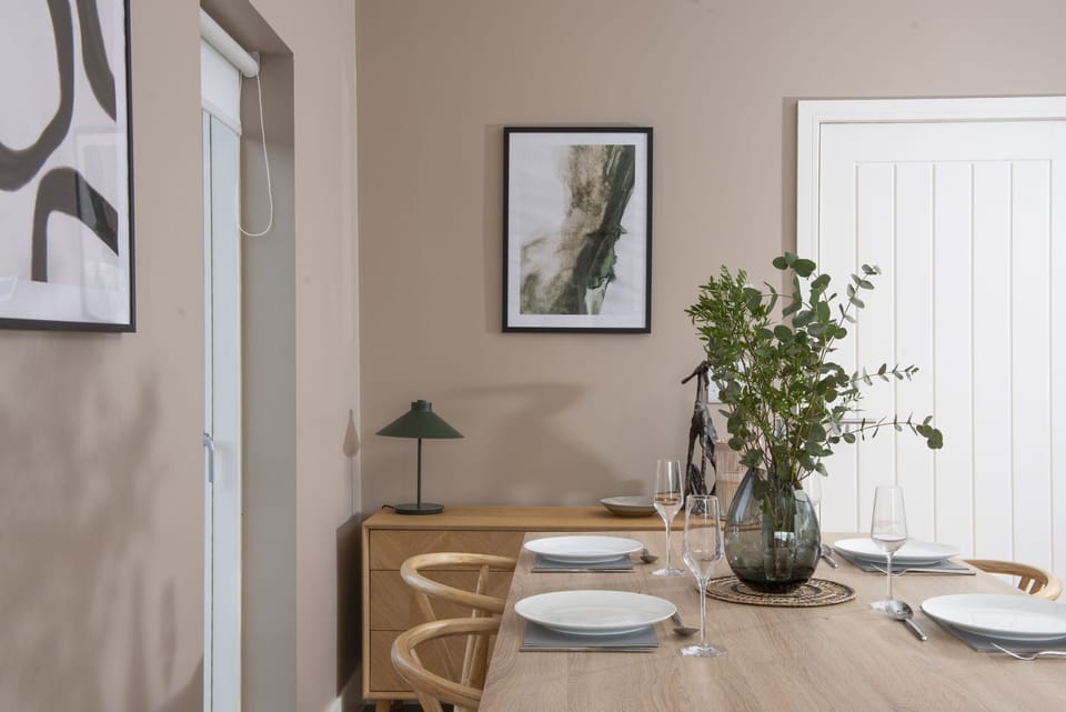 Dining table with seating for 4 - Salt Life, Dunes at Upton Towans