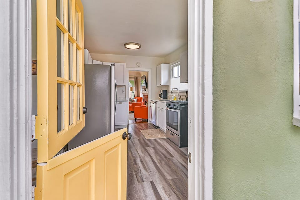 Doors open on top to enjoy beach breeze. 
