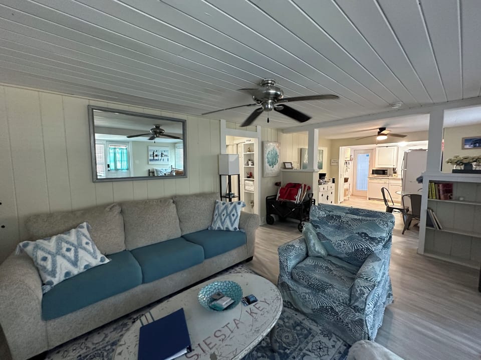 GULL offers open living room , dining room, sitting area, new flooring Dec 2024 