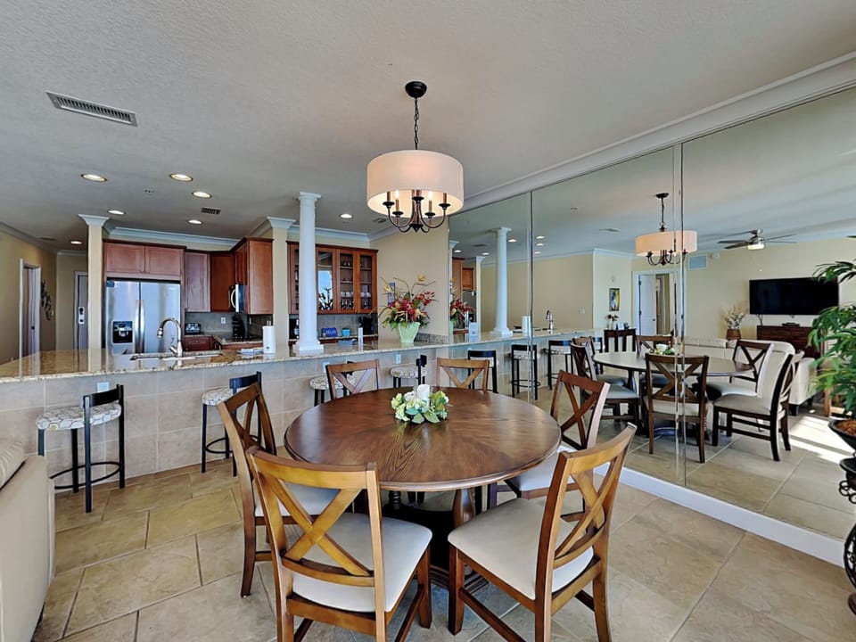 Dining Area - Table for Six