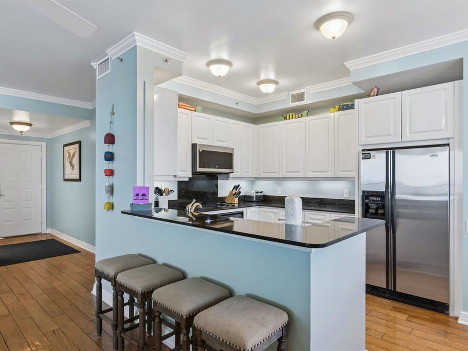 Breakfast Bar - Seats Four