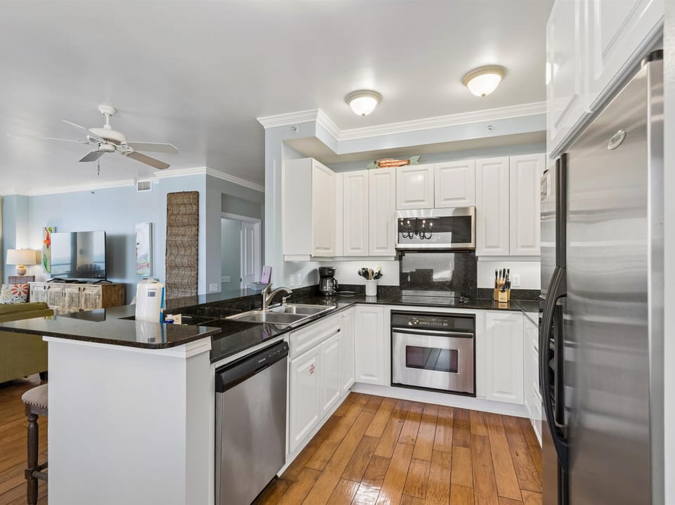 Fully Equipped Kitchen - Stainless Steel Appliances