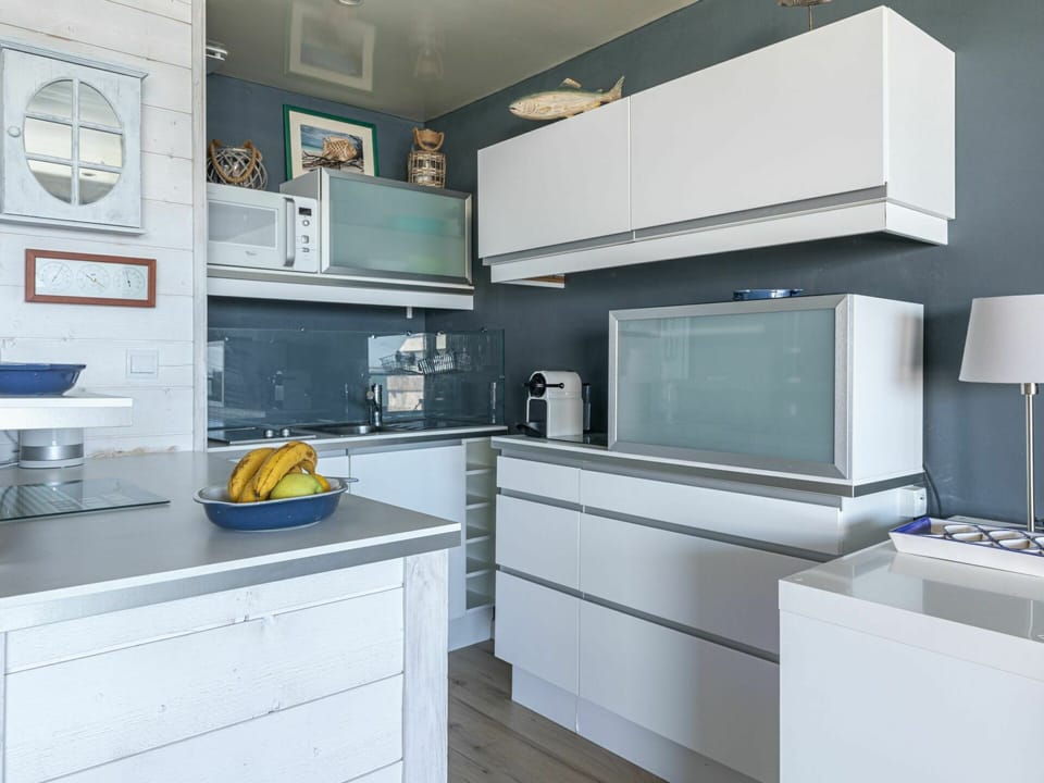 Cabinetry, Countertop, Kitchen Appliance, Tap, Kitchen Sink, Kitchen Stove, Building, Kitchen, Tableware, Home Appliance