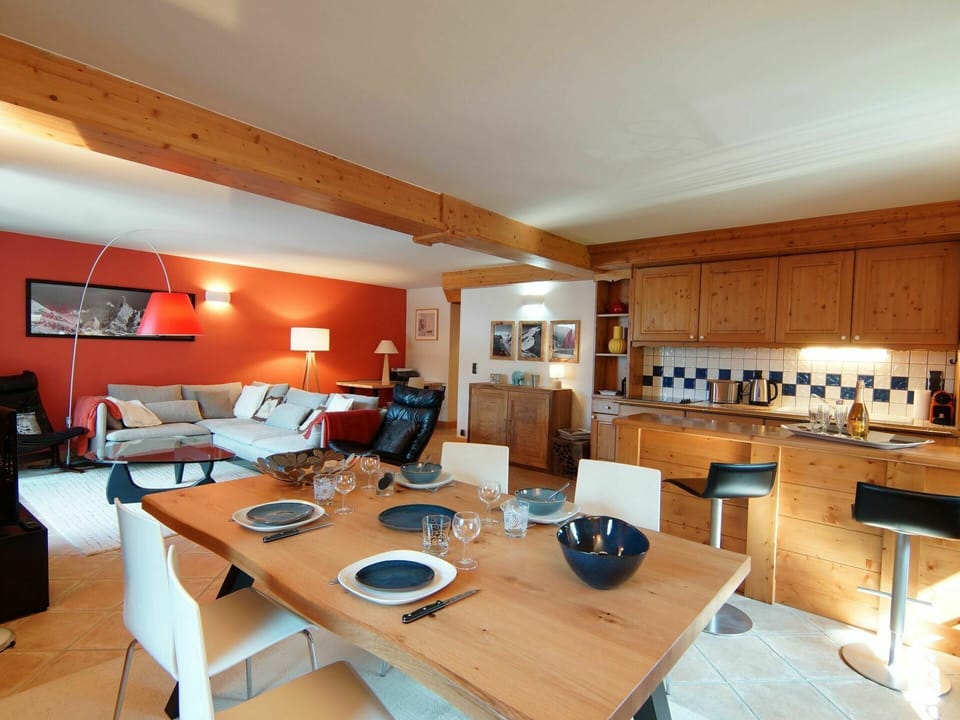 Table, Furniture, Building, Chair, Wood, Floor, Flooring, Living Room, Real Estate, Desk