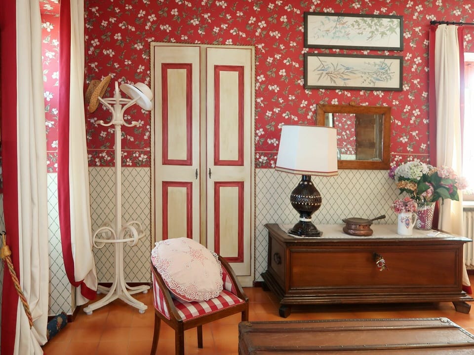Property, Furniture, Decoration, Wood, Window, Textile, Door, Interior Design, Picture Frame, Building