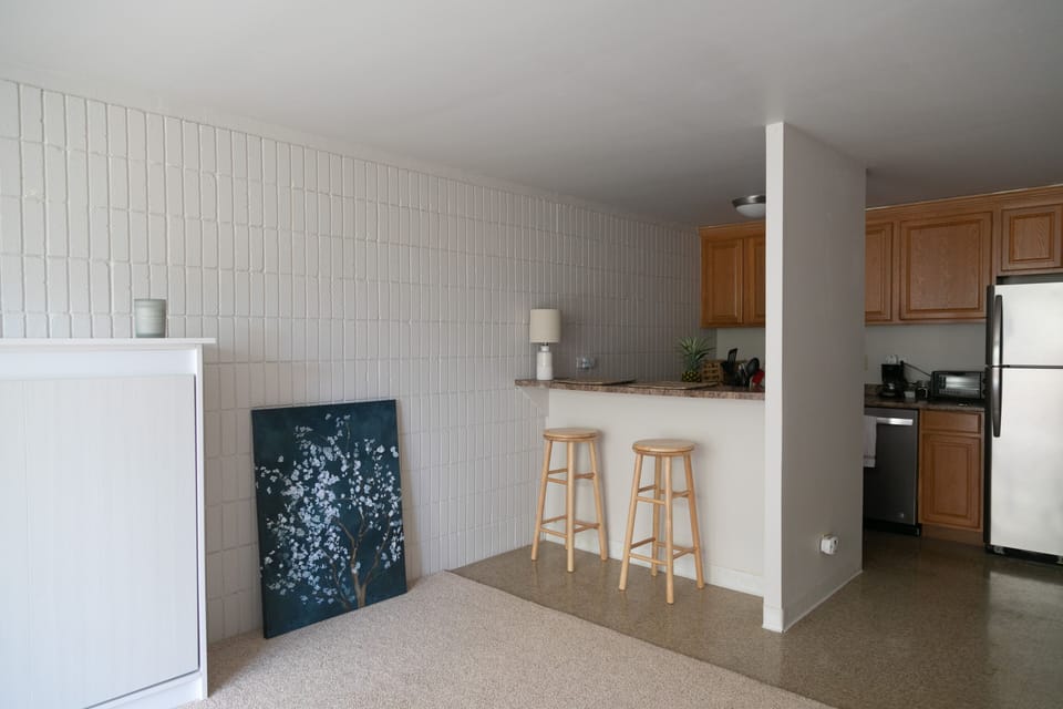 Fully equipped kitchen with a dishwasher