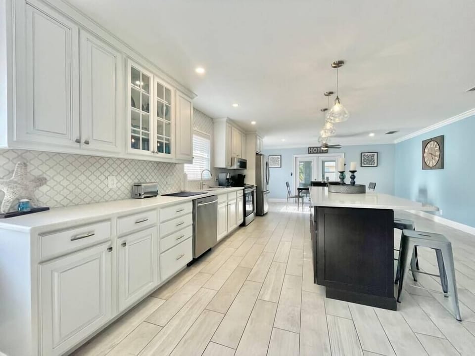 Large Kitchen great for entertaining