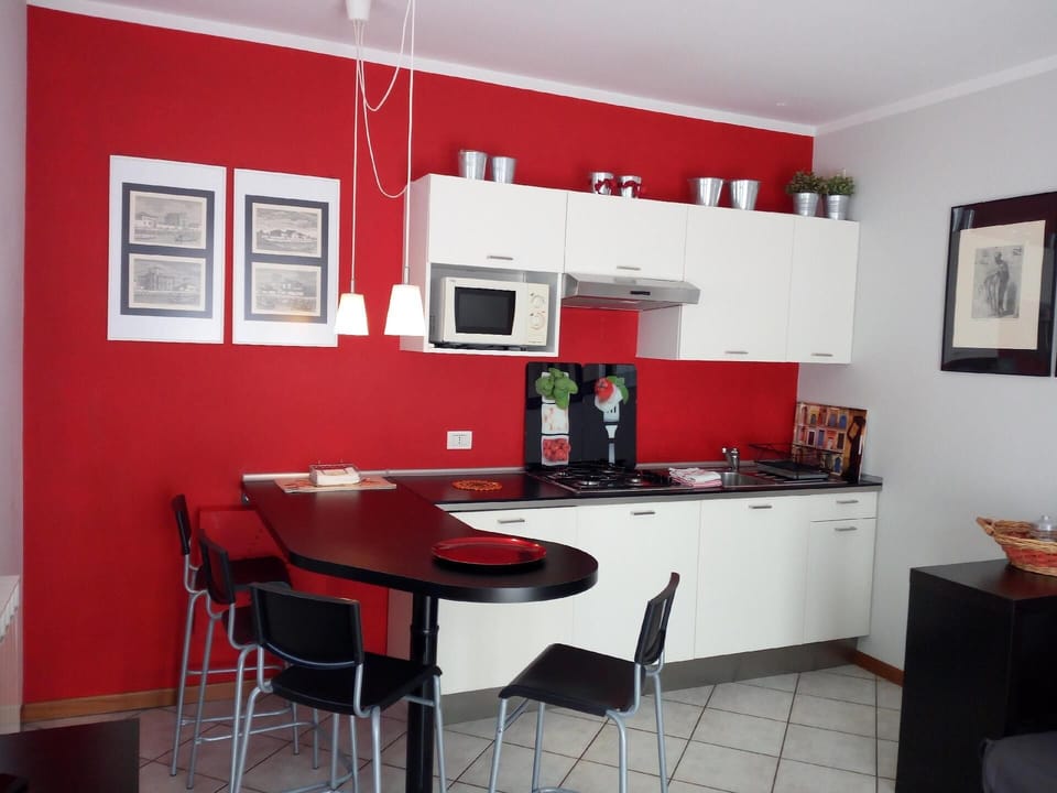 Kitchen area. kitchenette