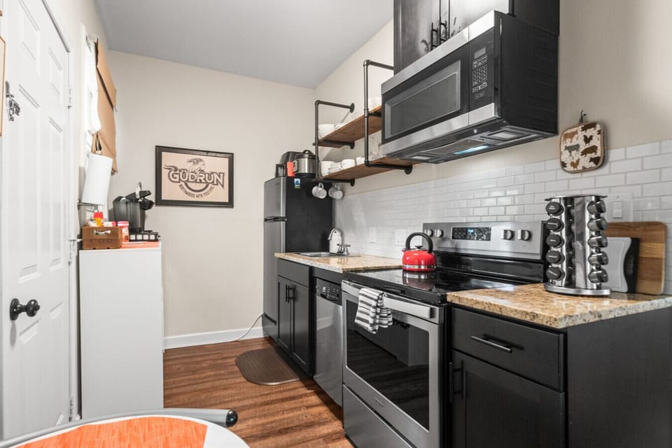 Full kitchen with everything you need to make a snack or a 3 course meal