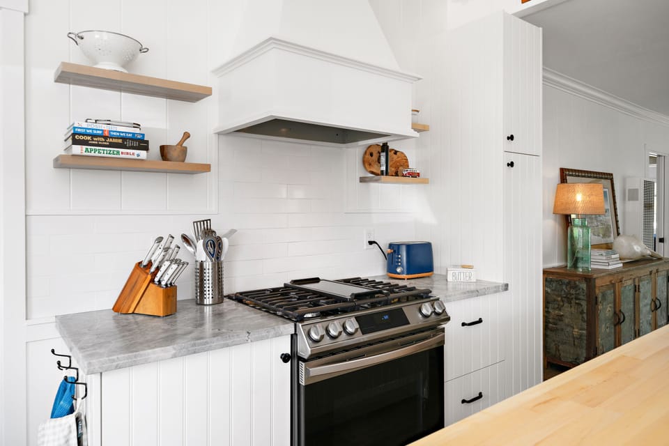 Samsung Stove with air fryer.  Fully stocked pots pans knifes cooking utensils.