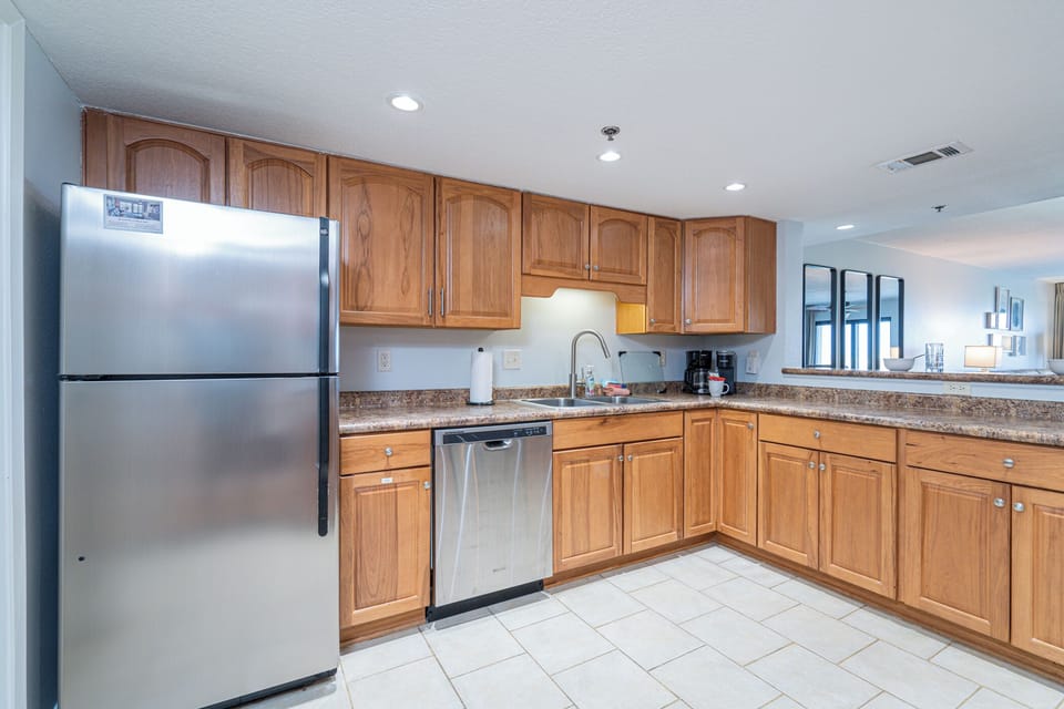 Large Fully Stocked Kitchen