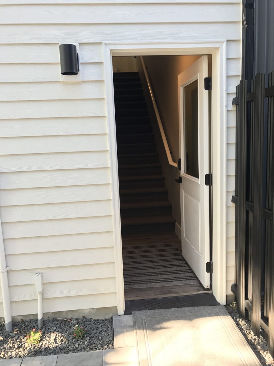 Private entry up to loft