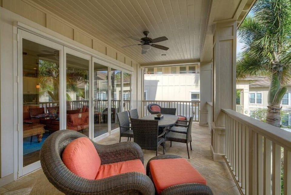 Lanai overlooking pool.jpg