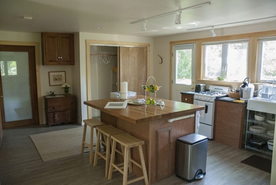 Kitchen, eating area