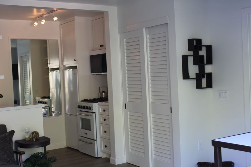 Kitchen provides high capacity gas burners, range, micro and abundant pantry.