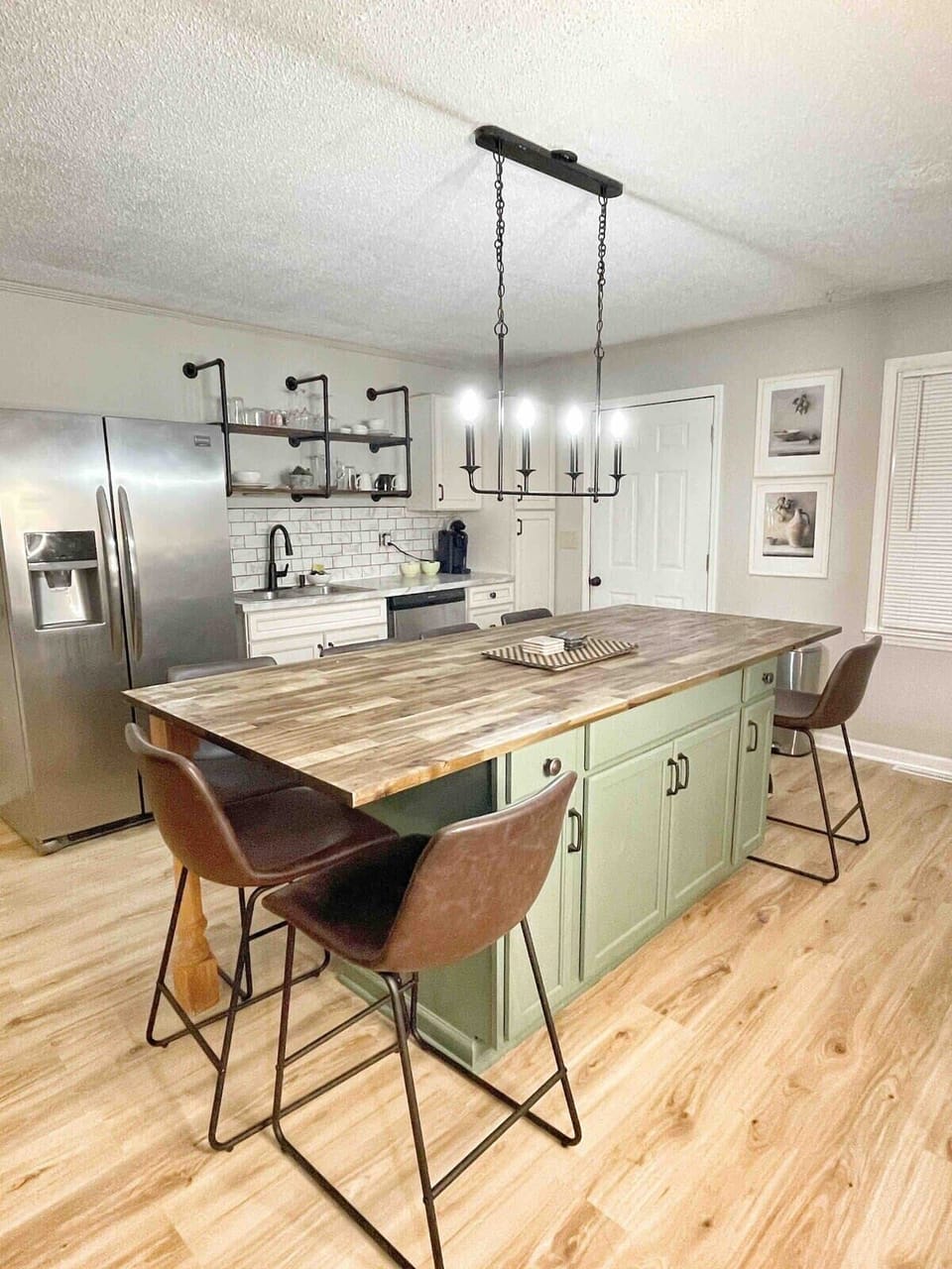 Cook and connect in the fully stocked kitchen – perfect for family meals and group gatherings
