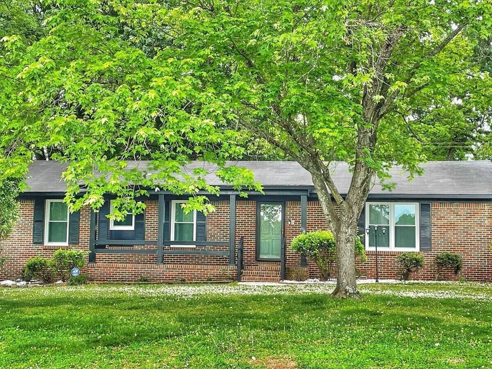 Graceful-Stays - Front View