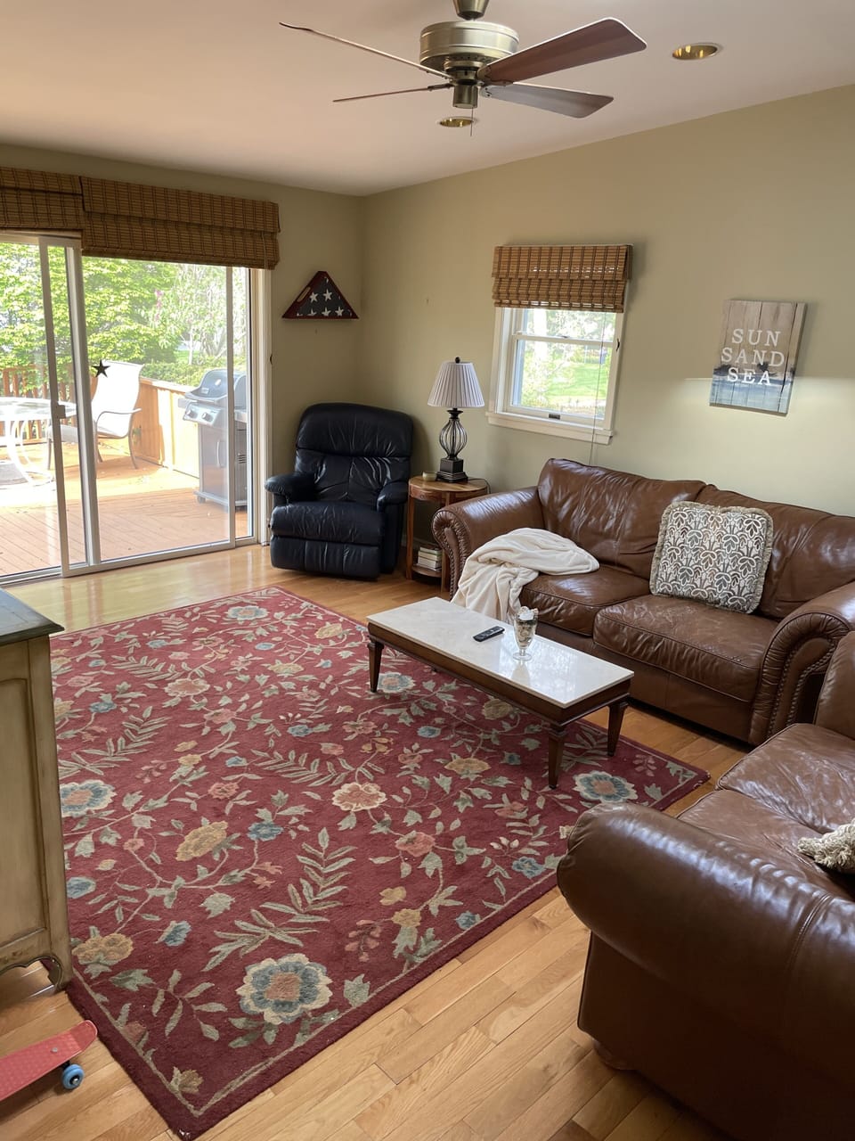 Large den with plenty of games and comfy couches