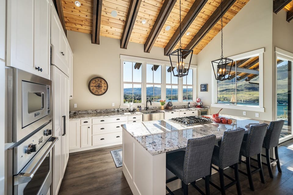 Gourmet kitchen