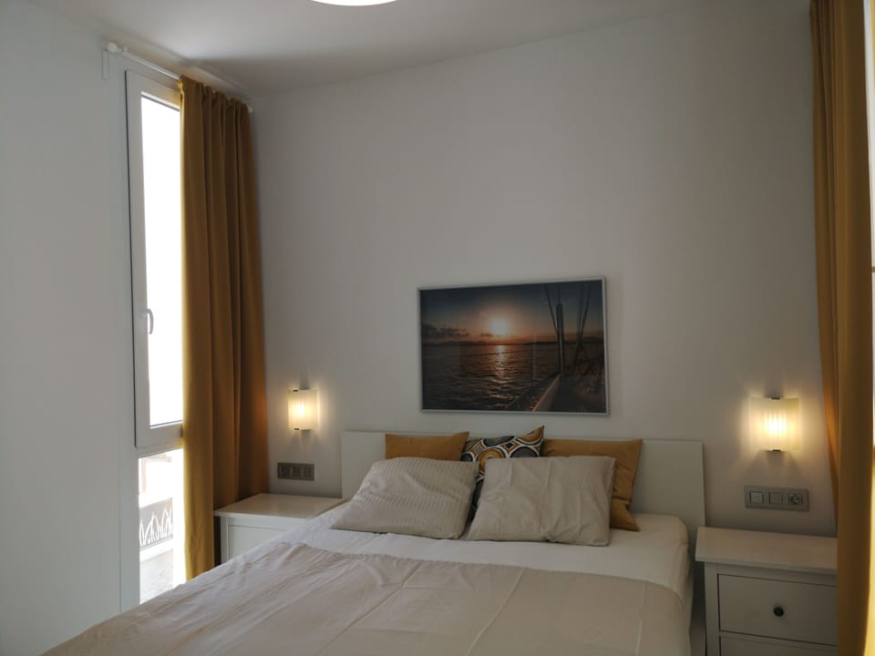 Bedroom on the  1st floor with en suite bathroom and air con & Ceiling fan 