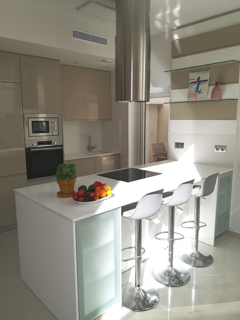 Well equipped kitchen with kitchen island and dining area for smaller meals