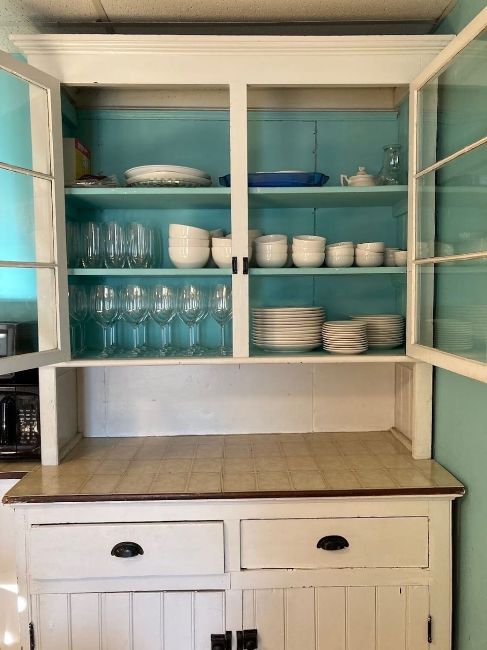 Glassware, plates and bowls