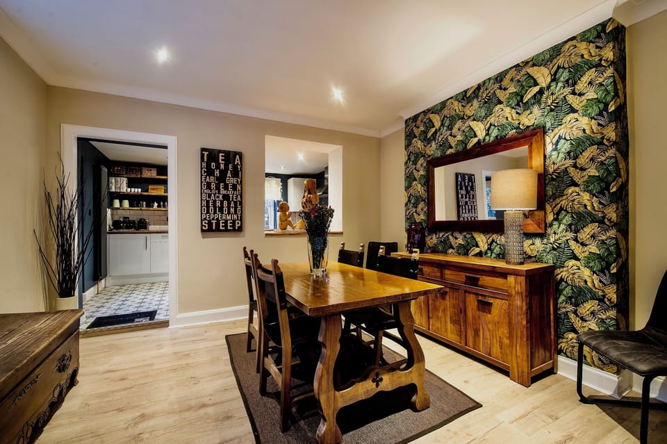 Breakfast Room