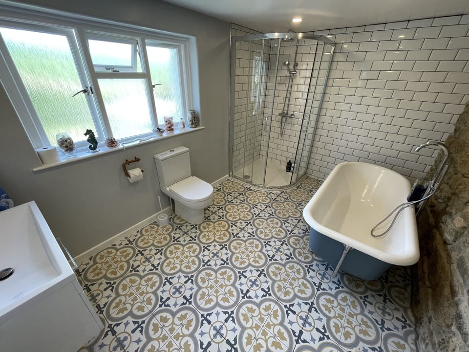 Bathroom with roll top bath