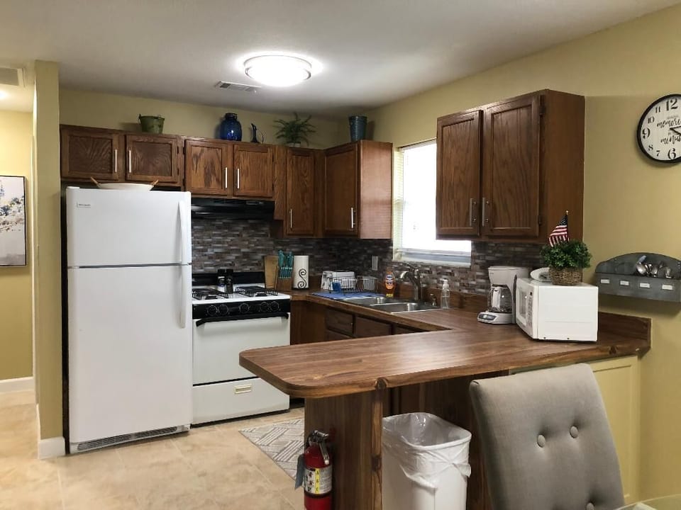 Fully equipped /well stocked kitchen waiting for you!
