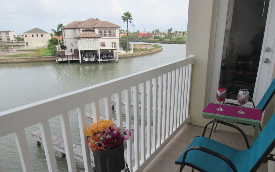 BALCONY SMOKING AREA