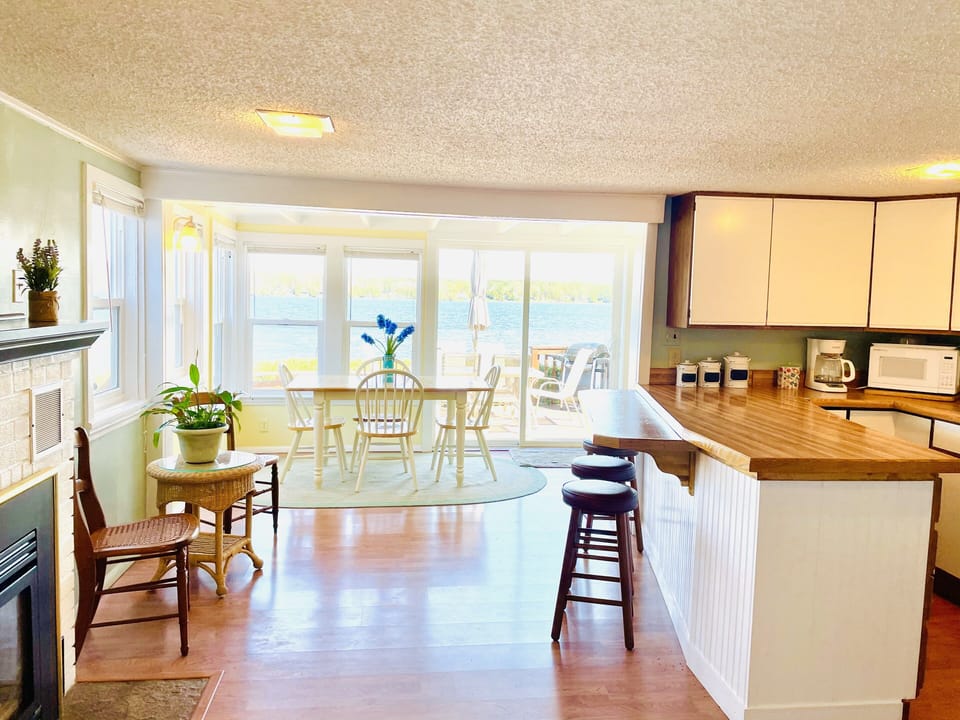 Kitchen & Dining Area!