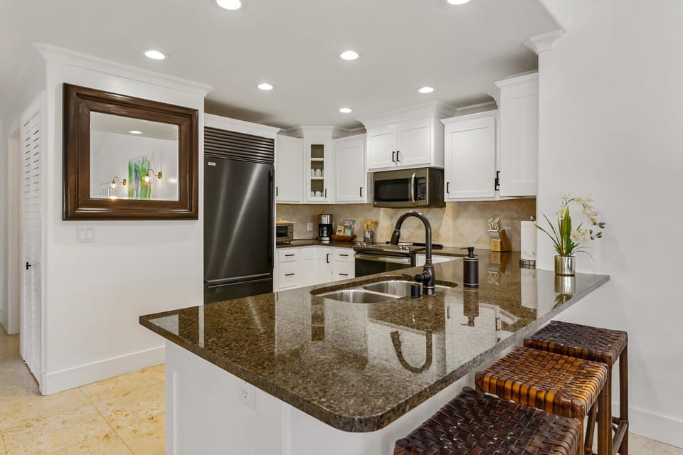 KITCHEN BAR