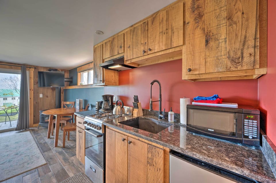 Well-Equipped Kitchenette