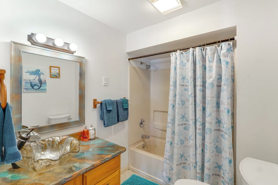 Full Bathroom | 1st Floor