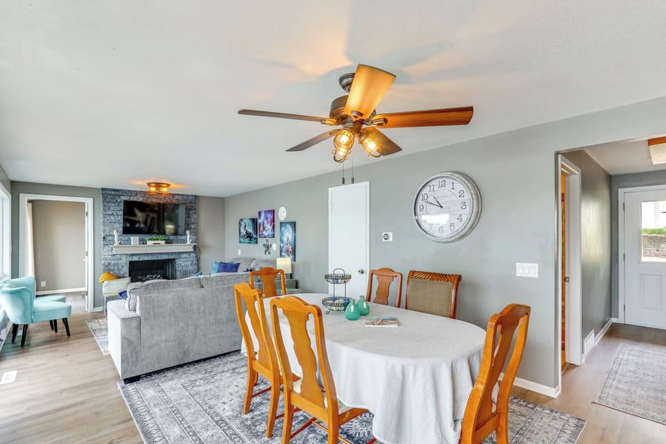 Dining Area | 1st Floor | Dishes & Flatware Provided