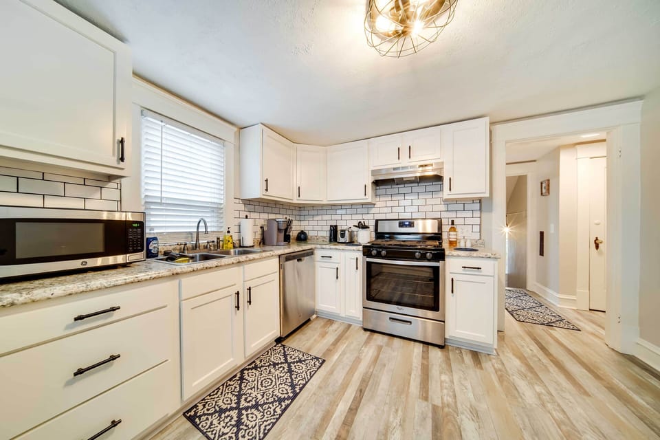 Full Kitchen | Free WiFi | Private Entrance