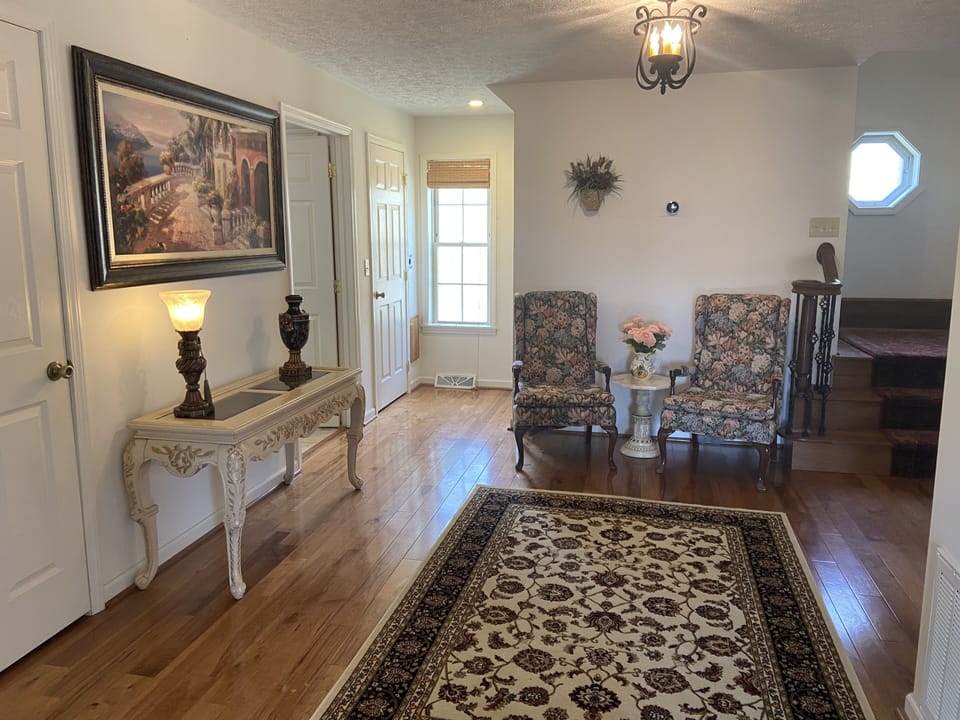 Mail Floor Seating Area