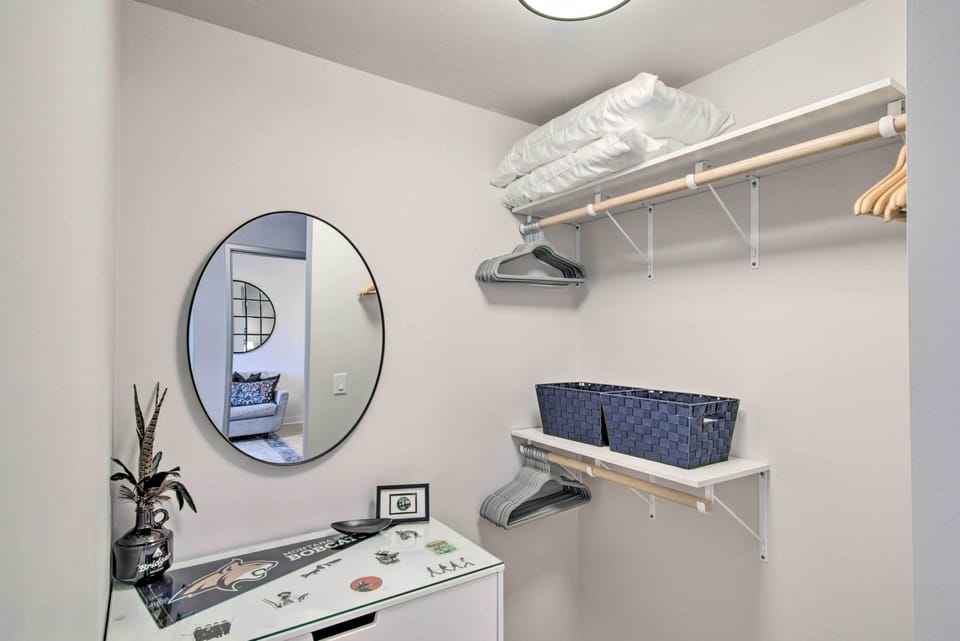 Walk-in Closet | Linens Provided