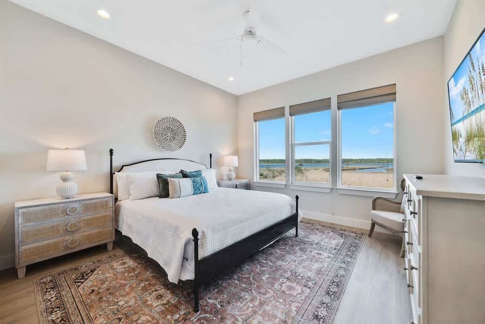Master bedroom - King bed