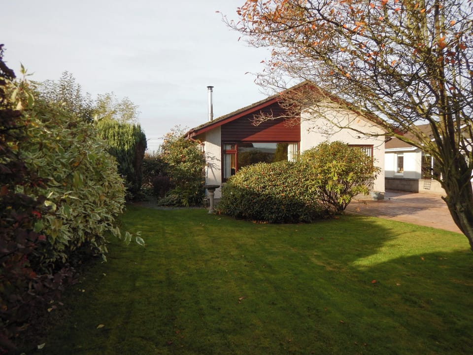 Lawned garden area | March Brown, Garmouth, near Elgin