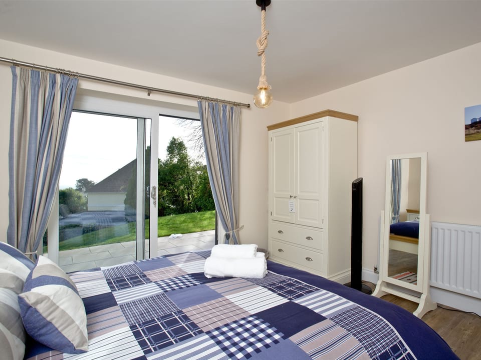 Double bedroom | Orestone Garden Apartment - Orestone House, Teignmouth