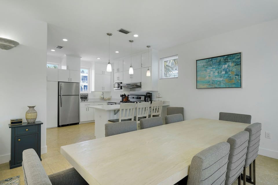 Wandering Palms - Miramar Beach - Dining Room & Kitchen